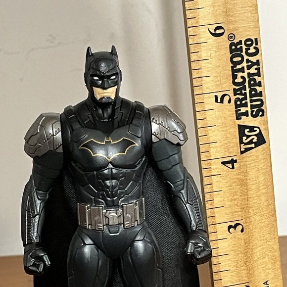Action Figure Batman in Light Cloth Cape 6" 2016 DC Comics by TM - Picture 7 of 7